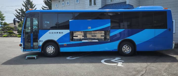 高附葬儀部の霊柩バス