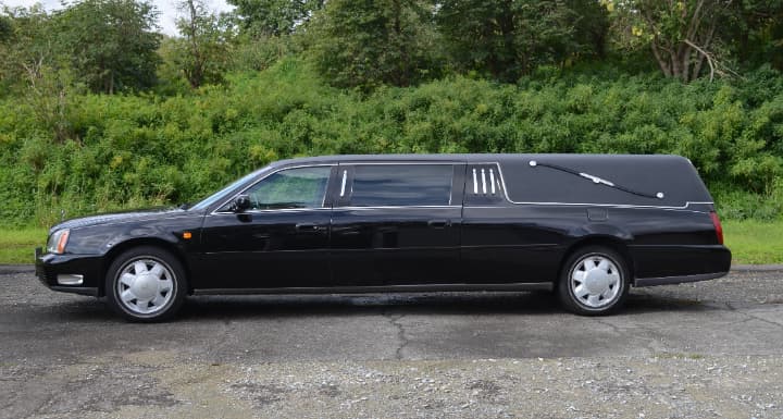 高附葬儀部の洋式霊柩車（リムジン）