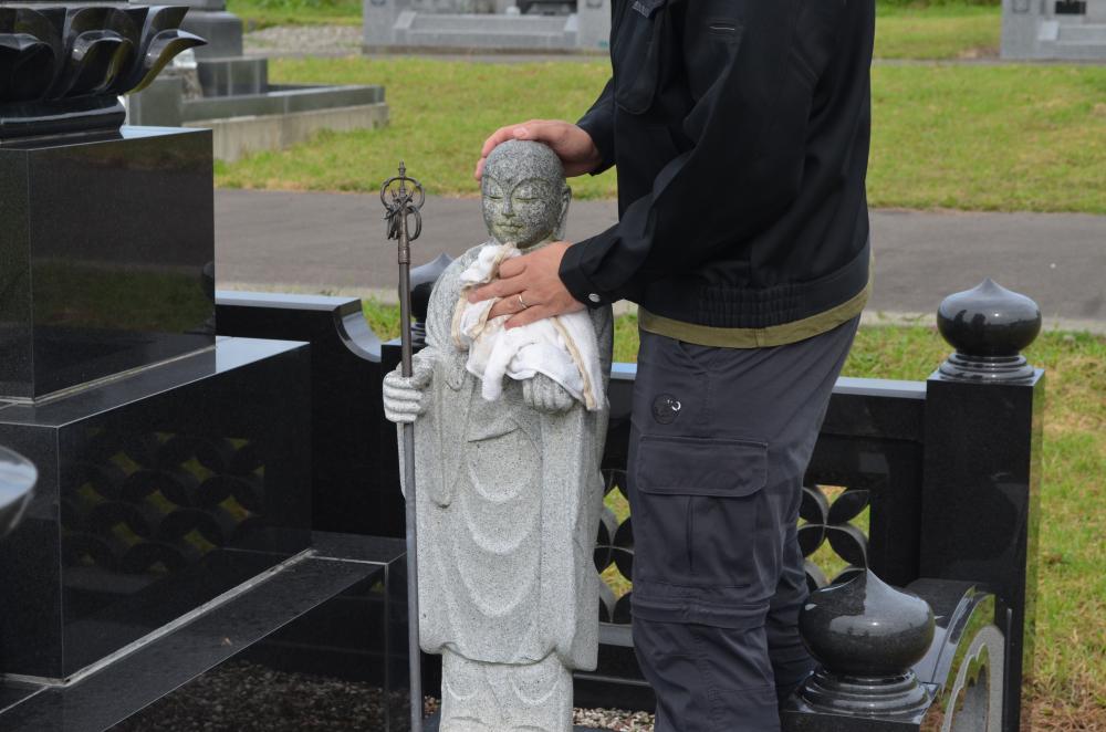 お墓の清掃代行サービス