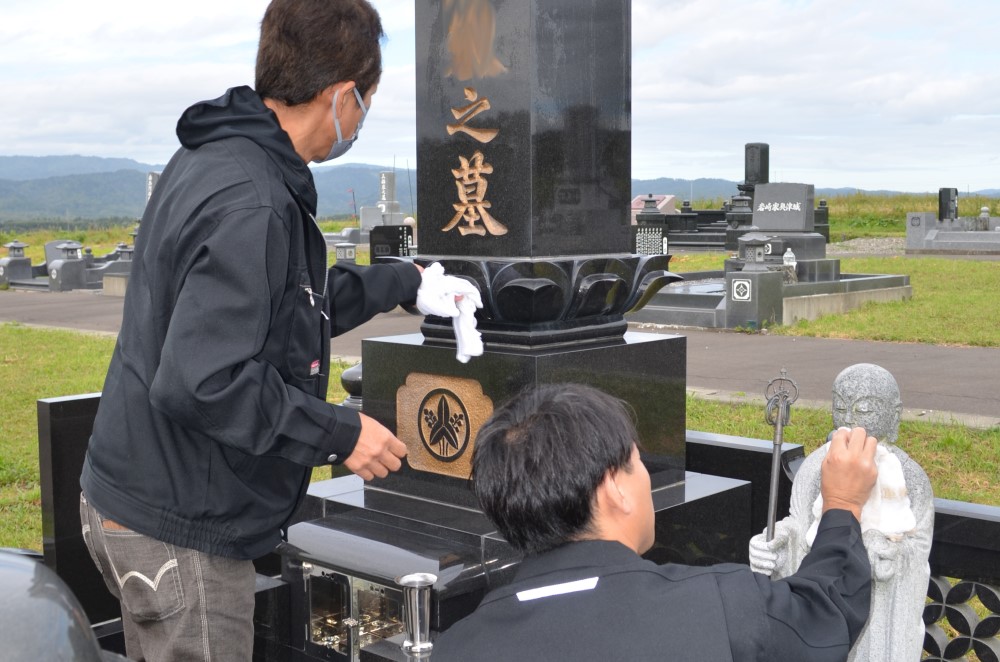 お墓の清掃代行サービス