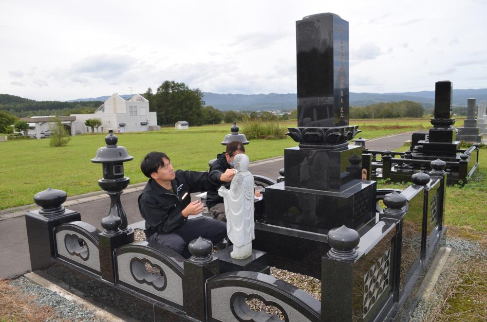 お墓の清掃代行サービス